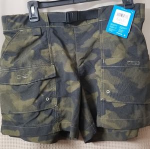 Columbia Omni-Shade Women's Medium 5 inch inseam Camouflage Cargo Shorts